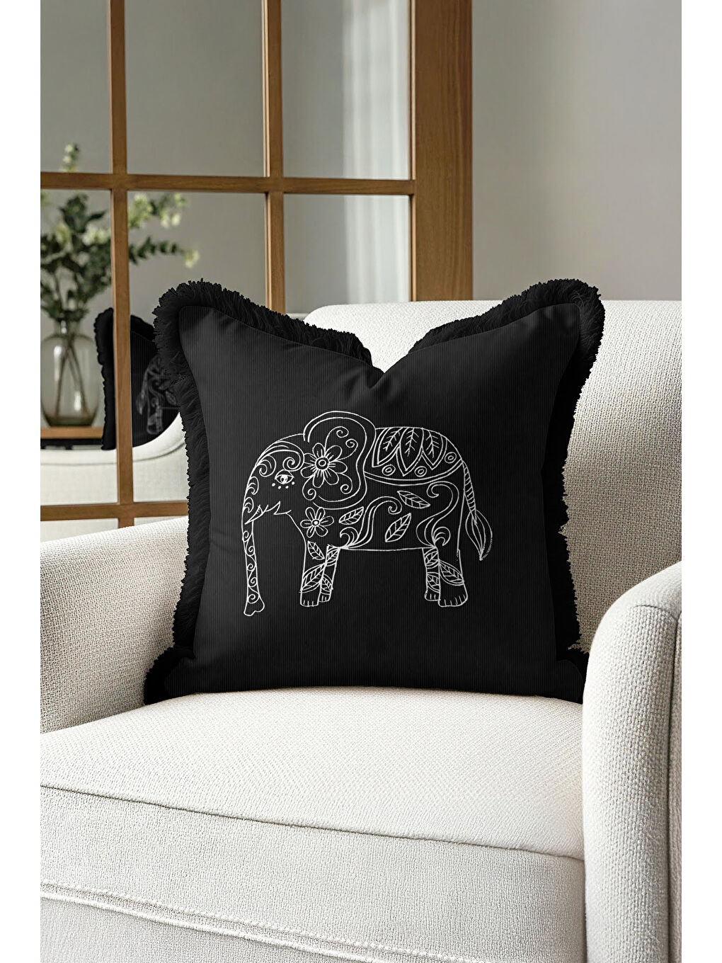 Karışık Hintli Fil Motifli Saçaklı Yastık Kılıfı - Siyah Etnik Bohem Beyaz Püsküllü Kırlent Kılıfı-1