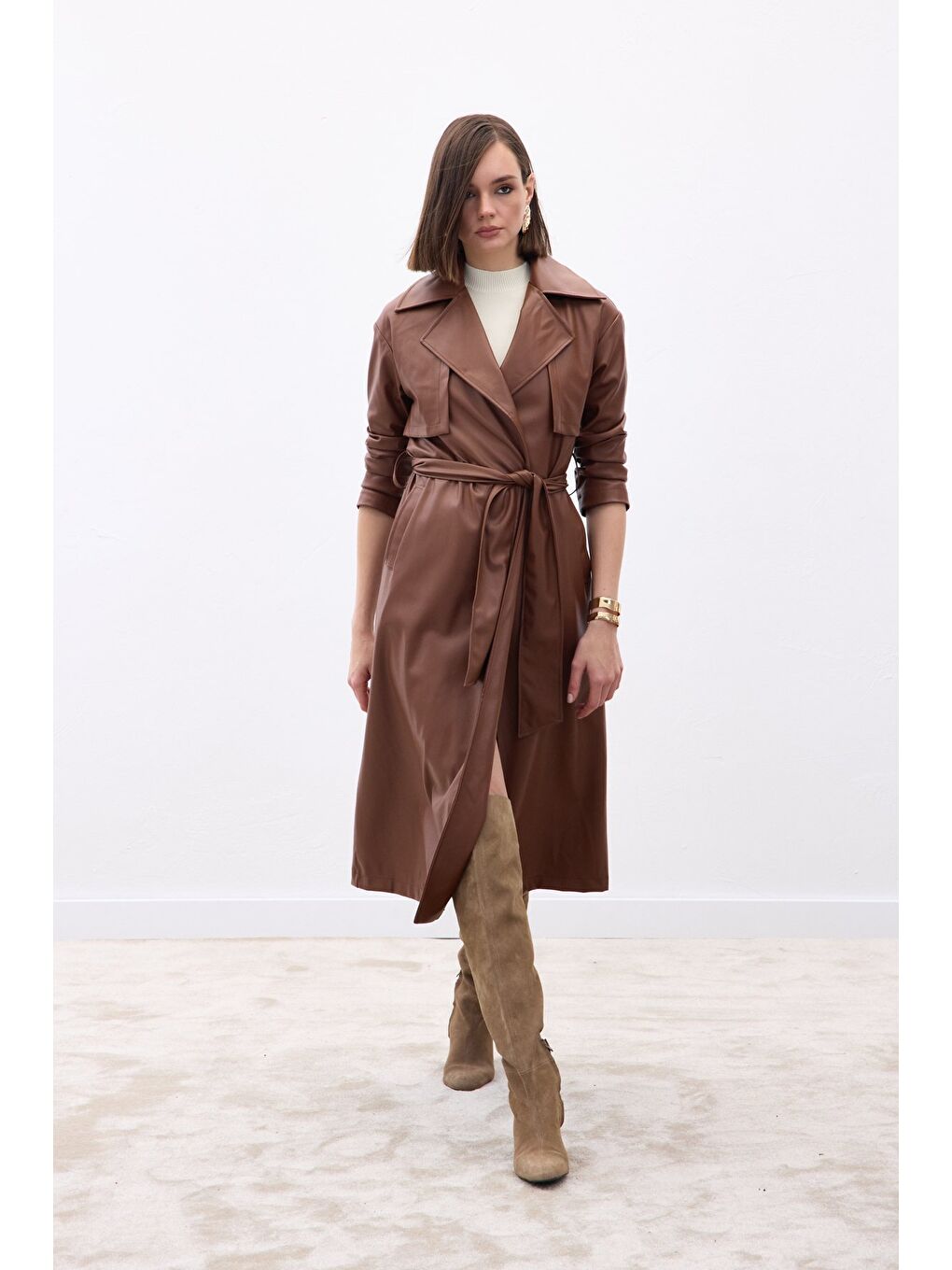 Kahverengi Kuşaklı Uzun Deri Trenç - Kahve