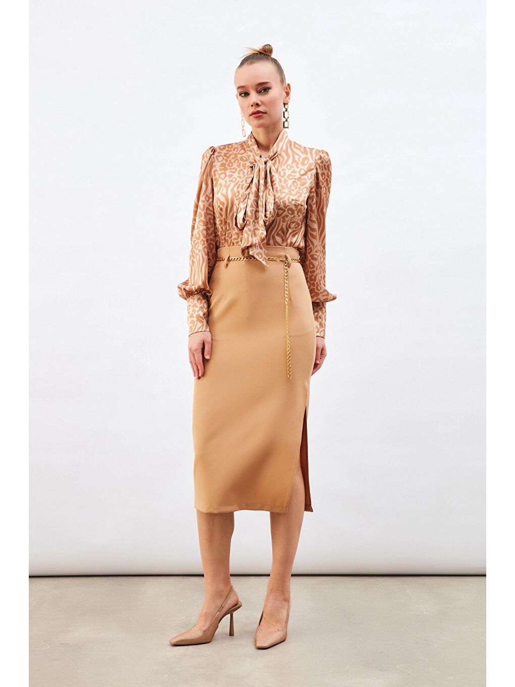 Kahverengi Zincir Kemerli Kalem Etek - Camel-1