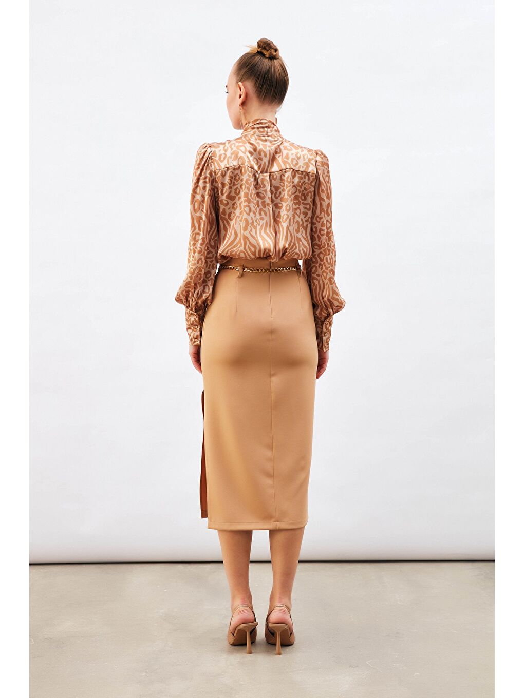 Kahverengi Zincir Kemerli Kalem Etek - Camel-5