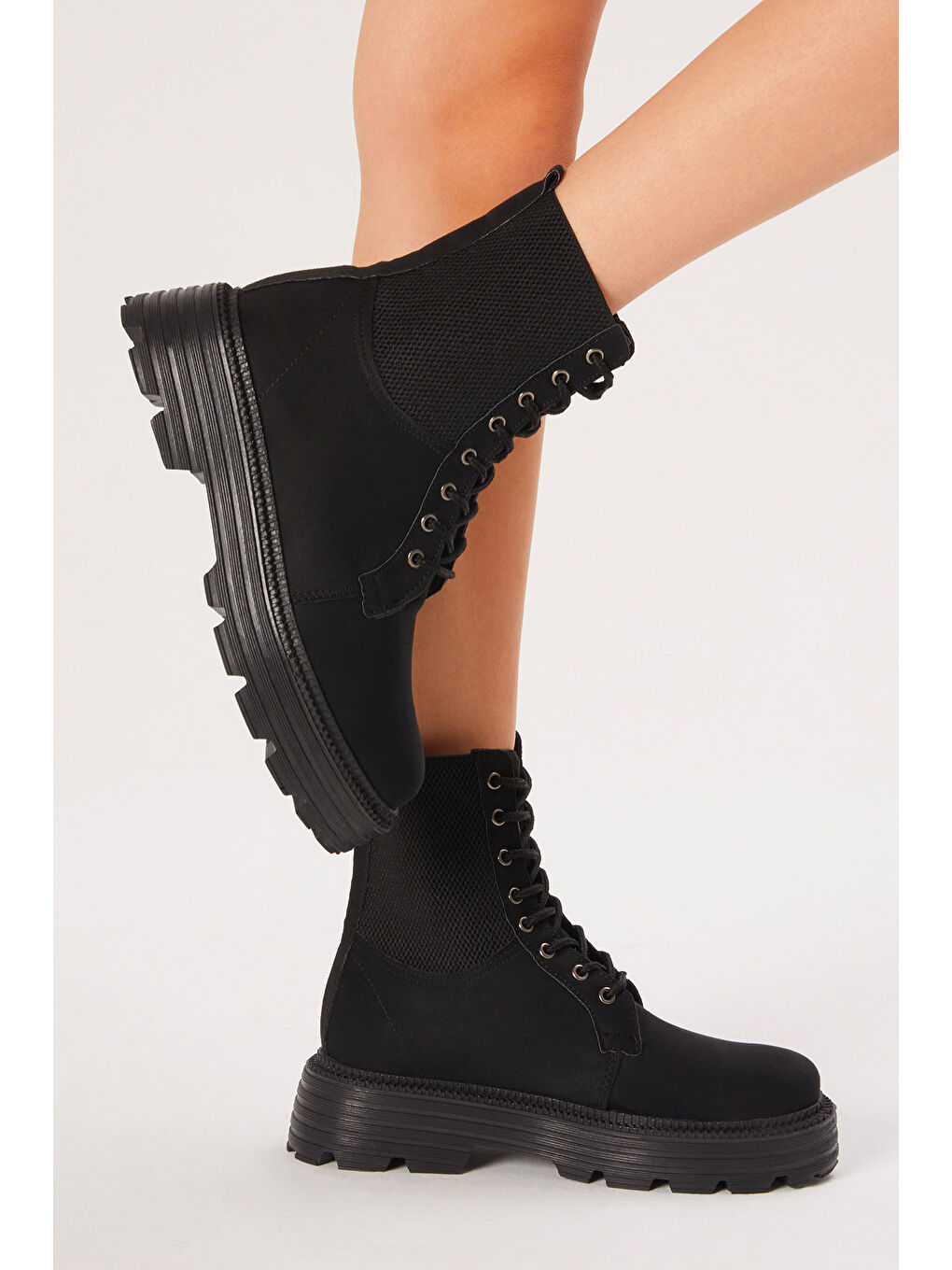 Kadın Siyah Süet Yanı Lastiklii Rahat Kalıp Bağcıklı Bot-2