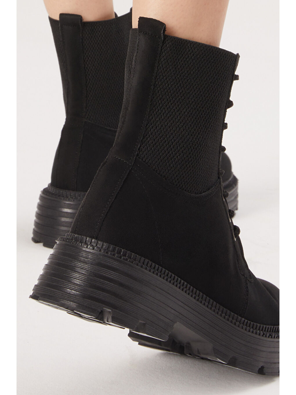 Kadın Siyah Süet Yanı Lastiklii Rahat Kalıp Bağcıklı Bot-3