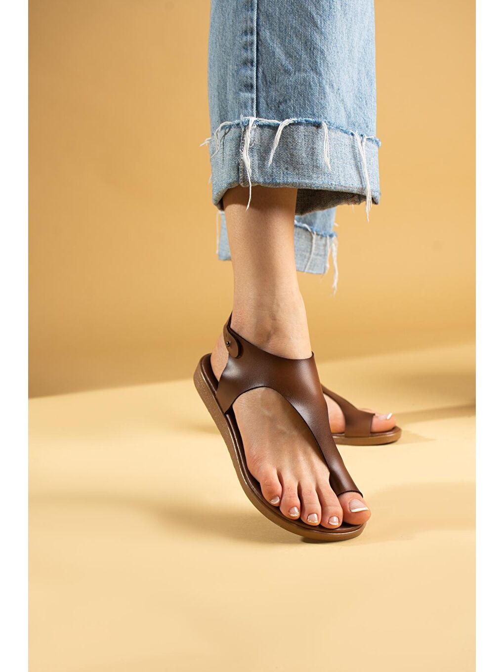 Kahverengi Parmak Arası Kadın Sandalet 51-837-23