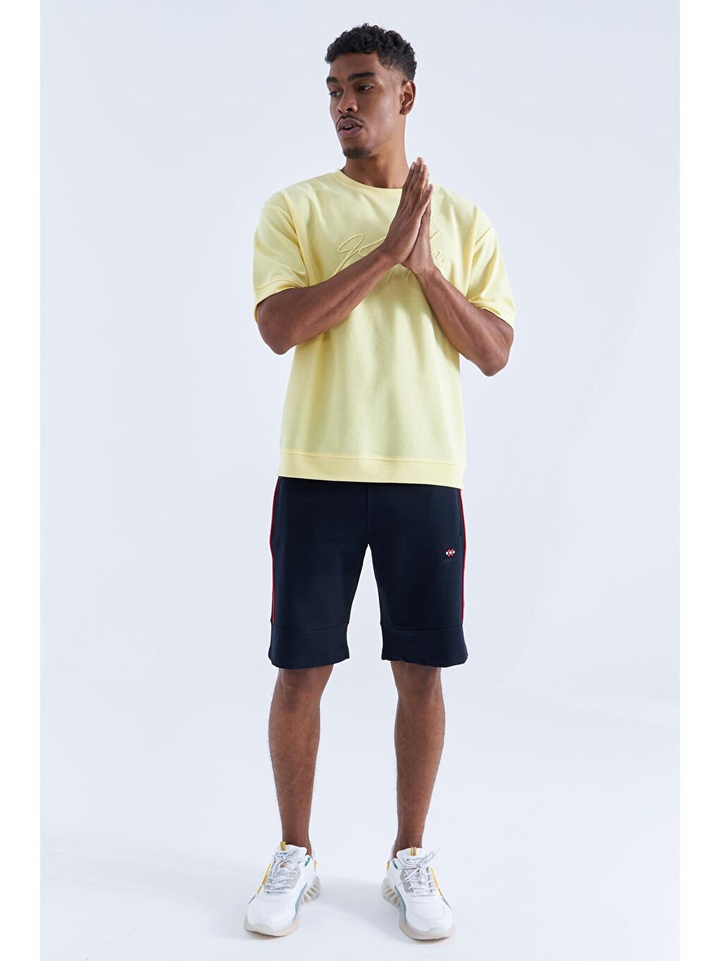 Lacivert - Kırmızı Yan Şeritli Standart Kalıp Erkek Şort - 81148-2