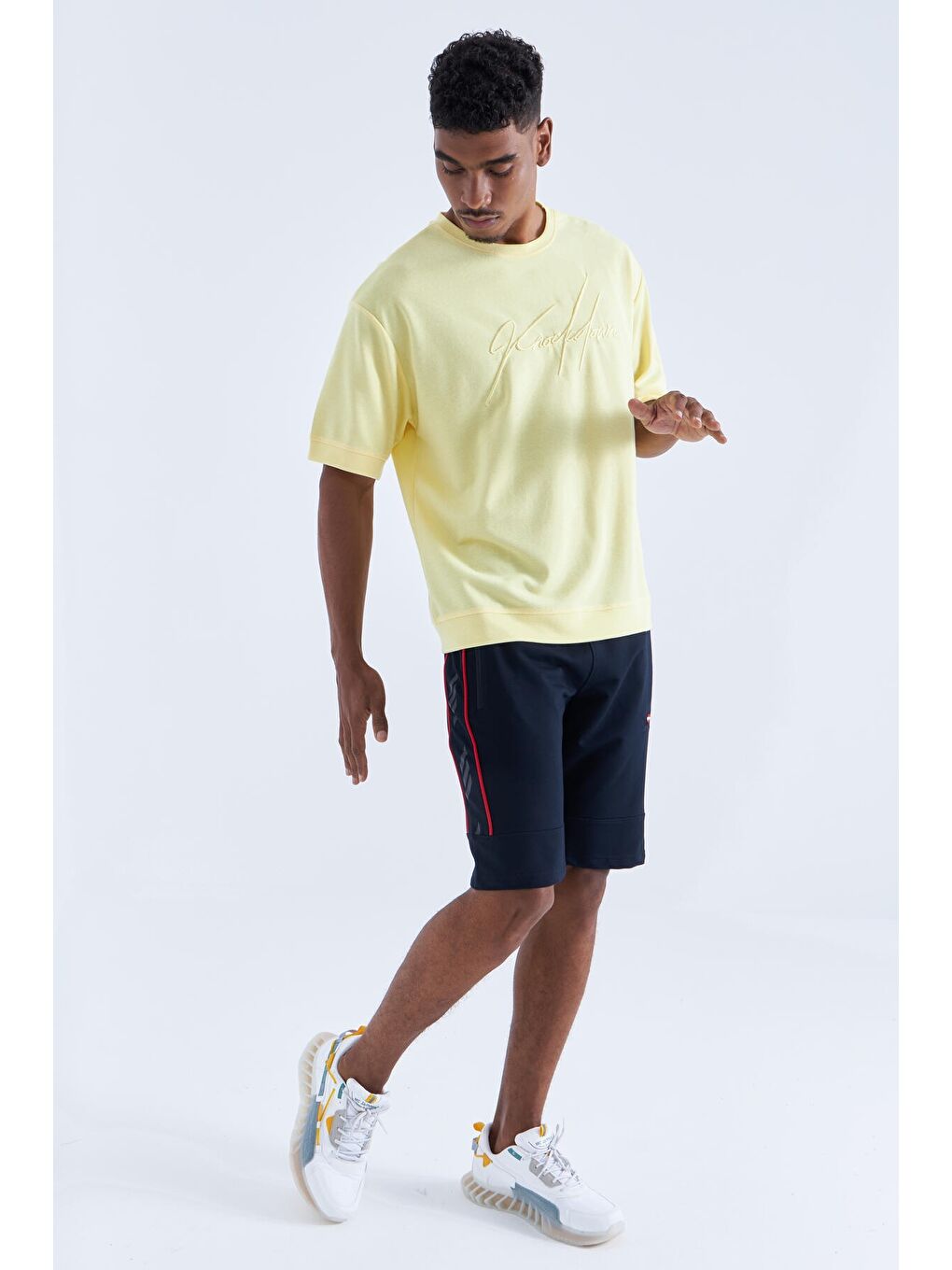 Lacivert - Kırmızı Yan Şeritli Standart Kalıp Erkek Şort - 81148-8