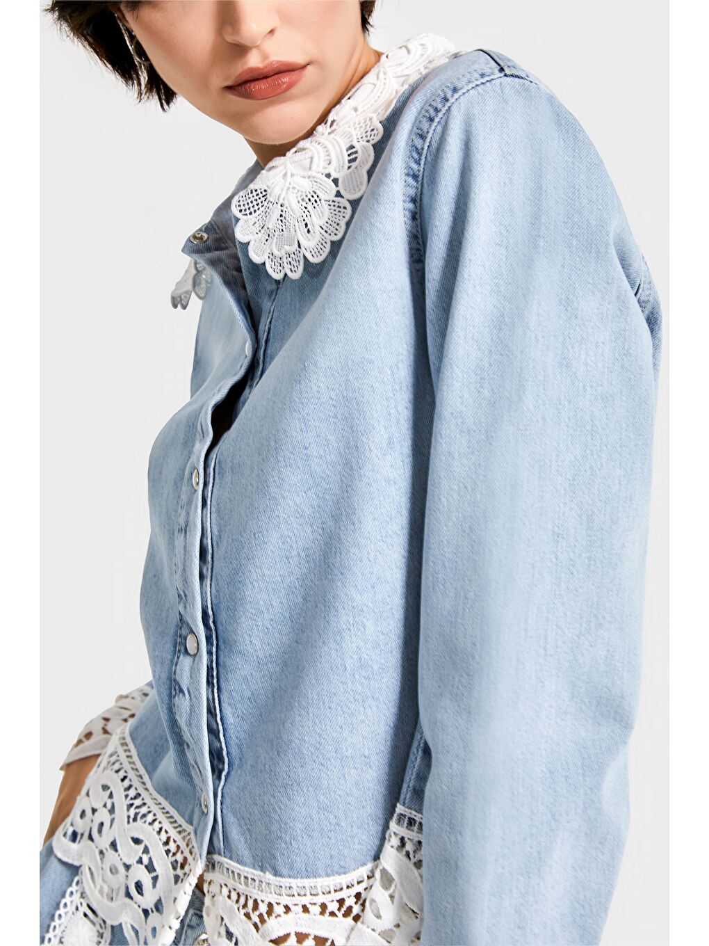 Mavi Kadın Jean Rengi 4s5-3 Viskon Kumaş Dantel Detaylı Özel Tasarım Denim Gömlek-3