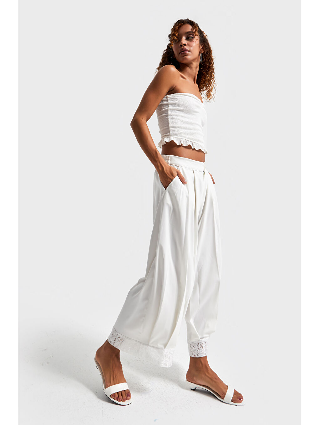 Kadın Ekru Renk Beyaz Dantel Detaylı Bol Kesim Özel Tasarım Kumaş Pantolon-2