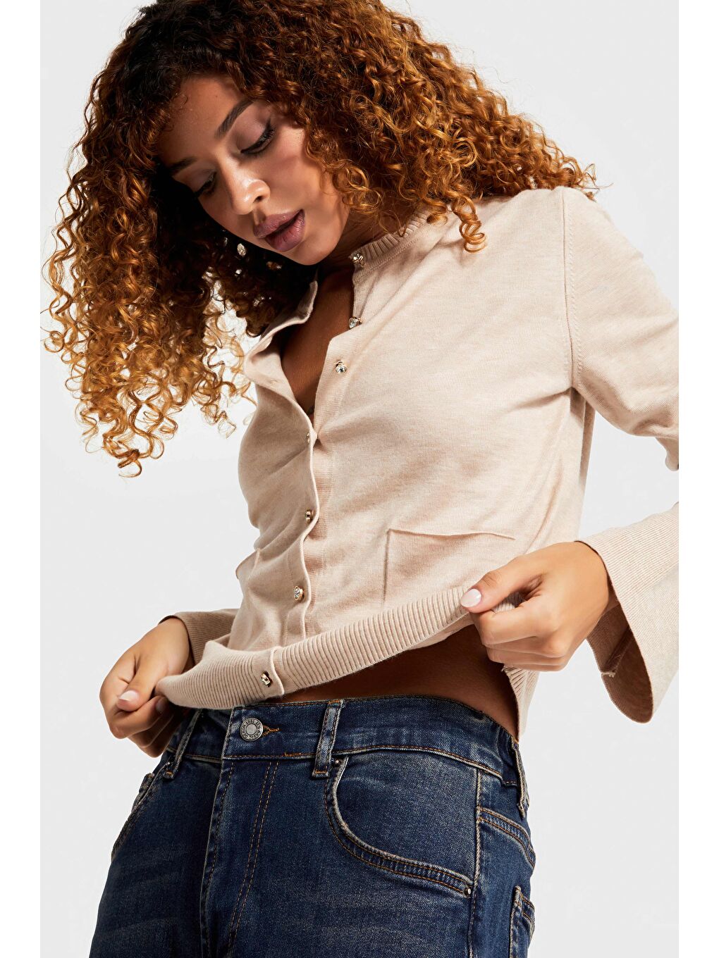 Kadın Bej Renk w5-57 Volanlı Kol Önü Cepli Düğmeli Viskon Karışımlı Triko Hırka-4