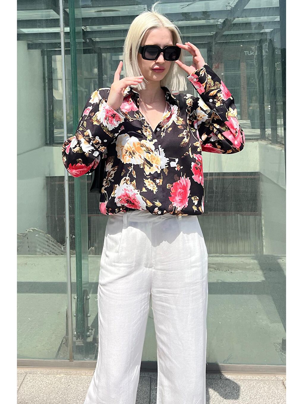 Siyah Çiçek Desenli Saten Gömlek Mg1787