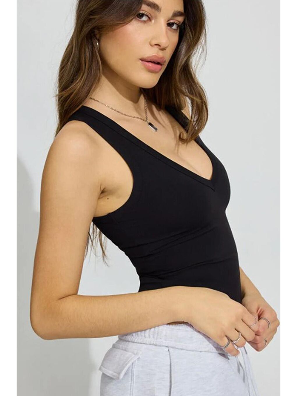 Siyah V Yaka Biyeli Kadın Atlet Mg2292-9