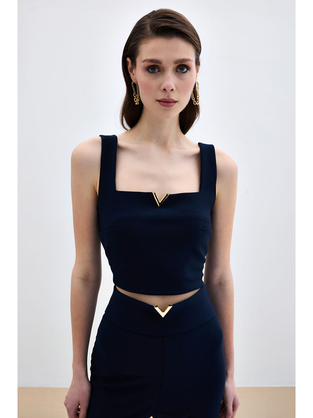 Yaka Gold Aksesuarlı Bluz - Lacivert-2