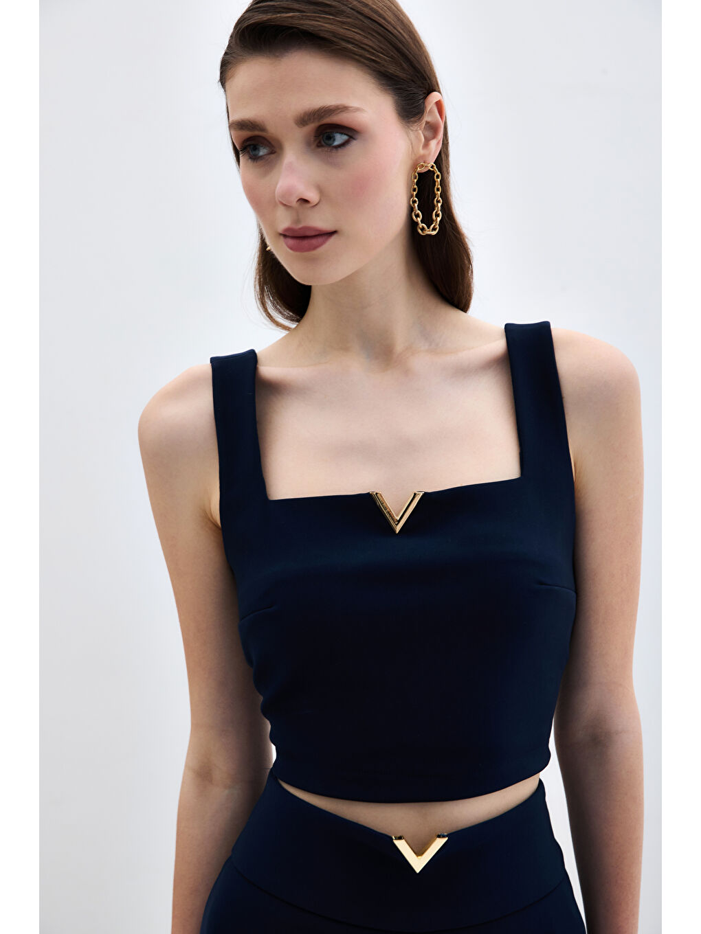 Yaka Gold Aksesuarlı Bluz - Lacivert-3