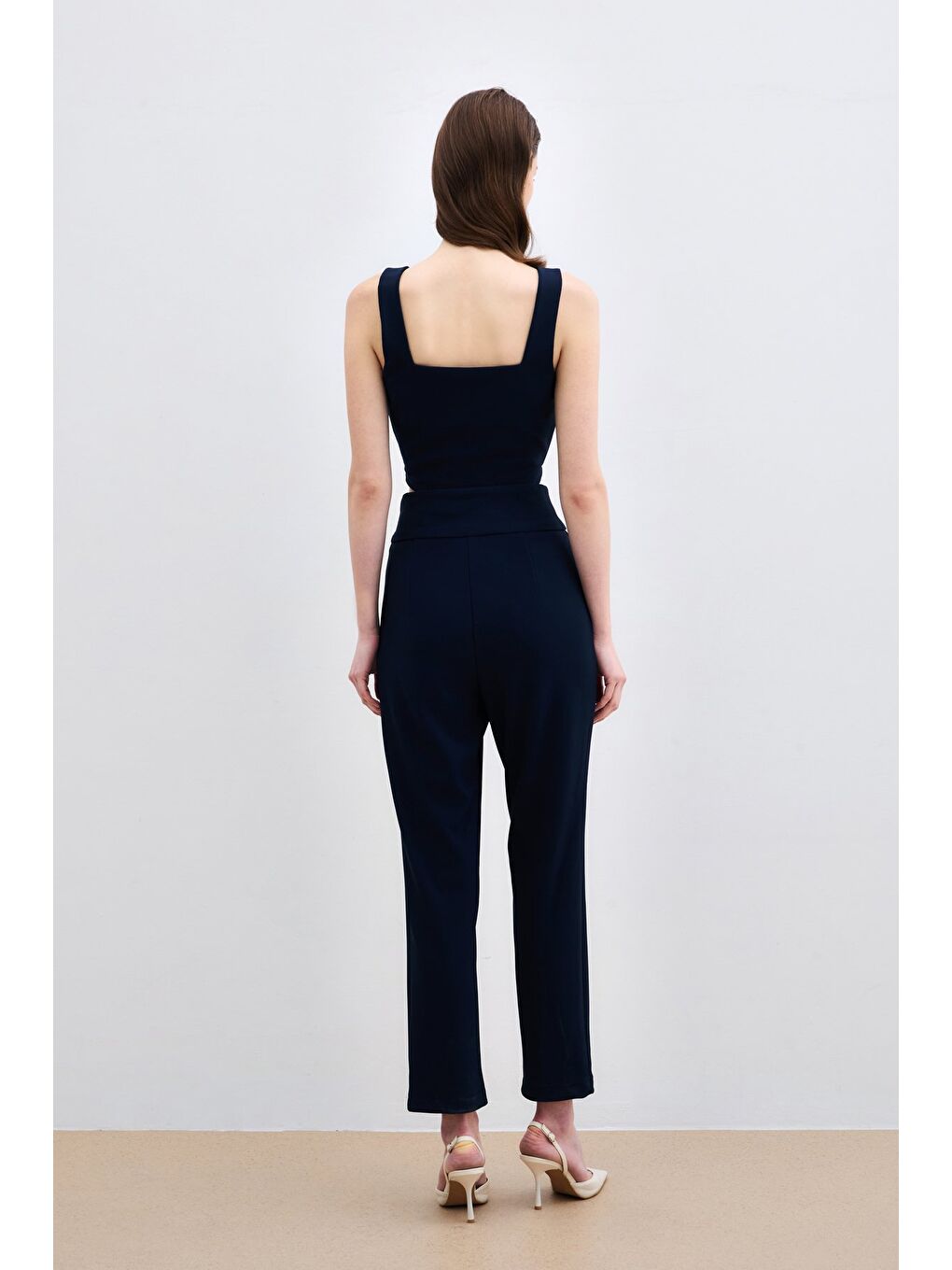 Yaka Gold Aksesuarlı Bluz - Lacivert-4