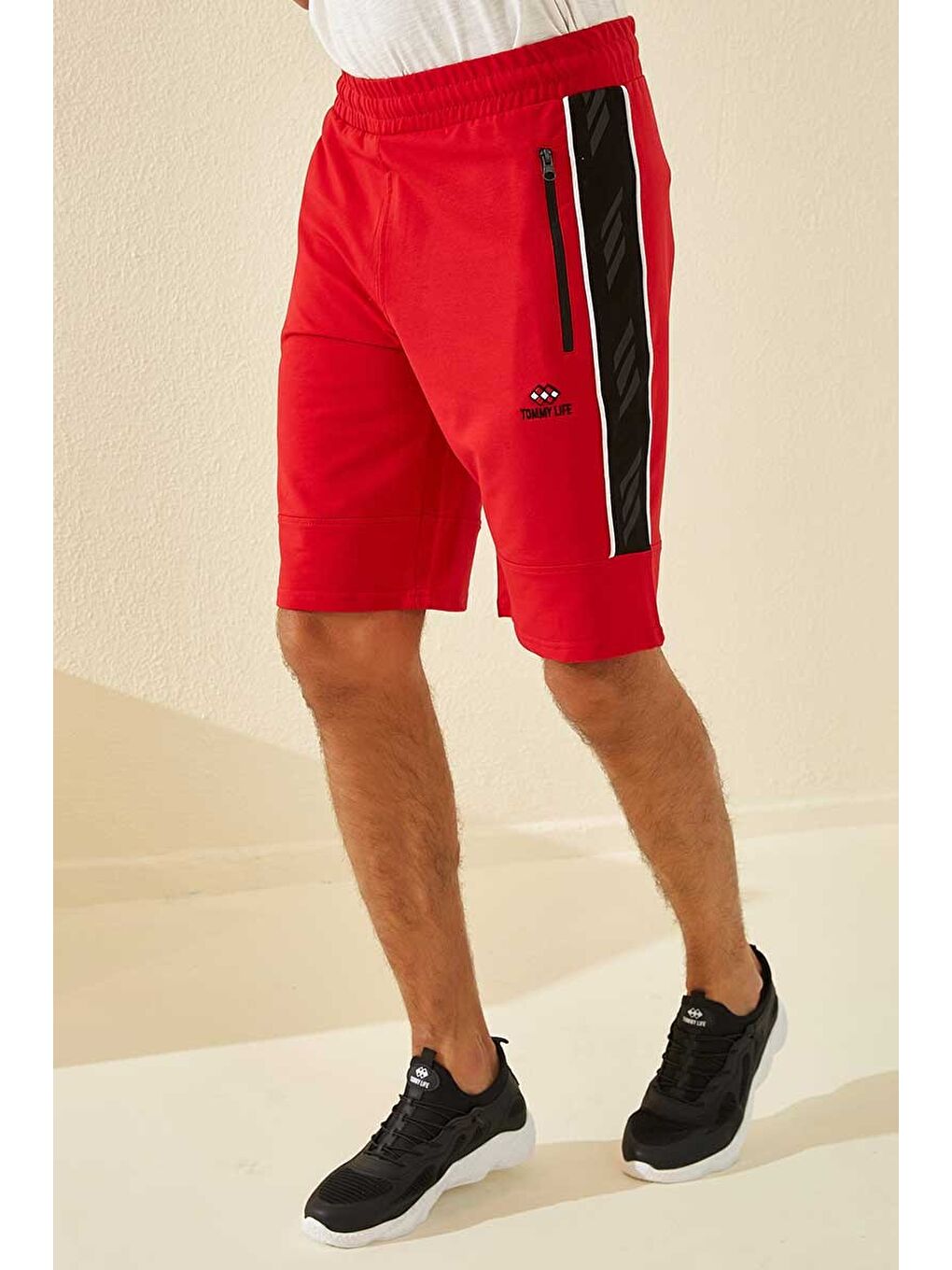 Kırmızı Yan Şeritli Standart Kalıp Erkek Şort - 81148-2