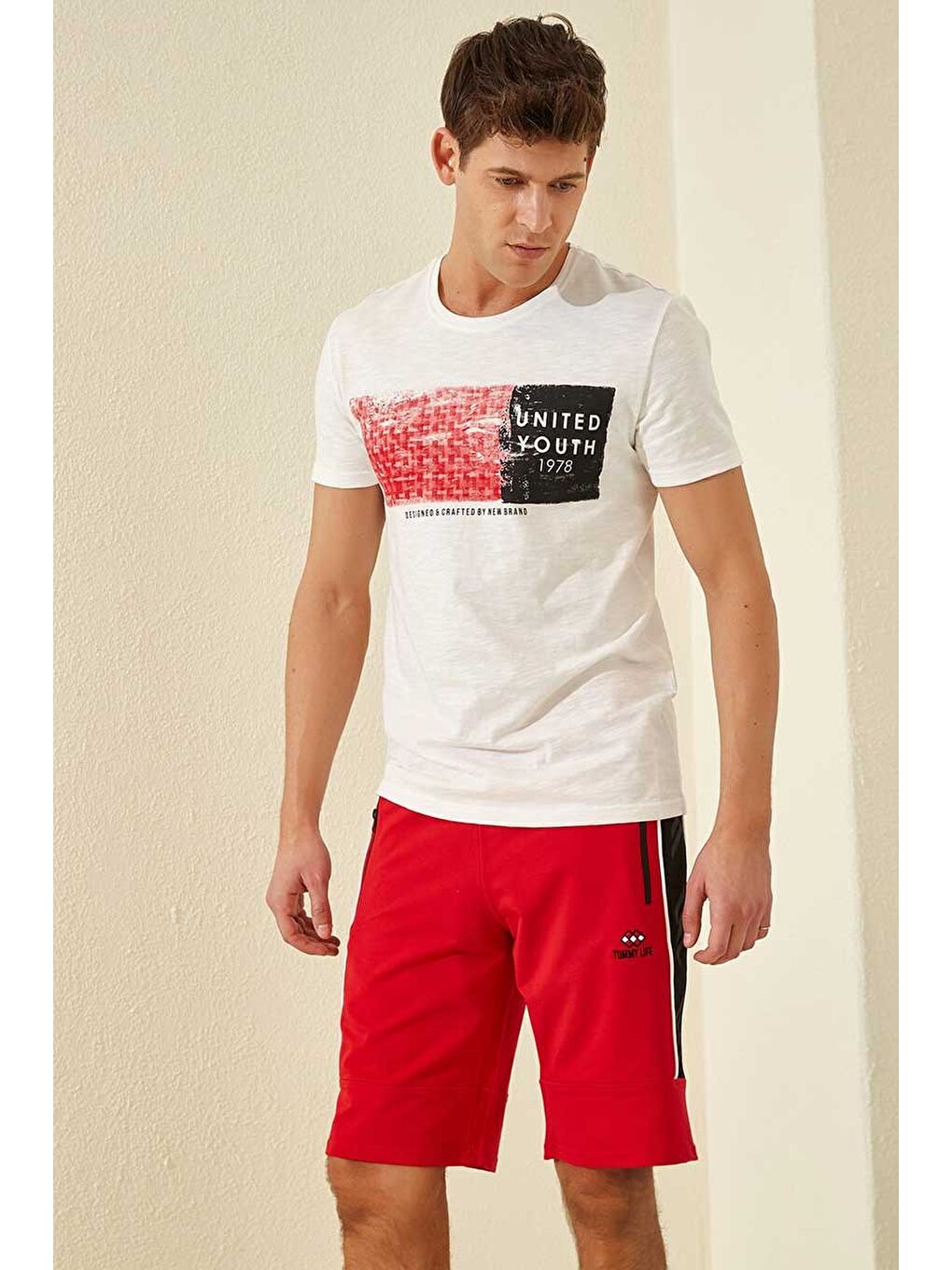 Kırmızı Yan Şeritli Standart Kalıp Erkek Şort - 81148-6