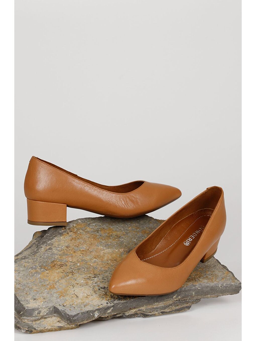 Kahverengi TABA  Hakiki Deri Sivri Burun Kısa Kalın Topuklu Kadın Ayakkabı 25172