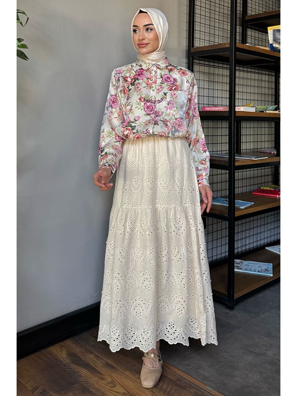 Bej Kadın Bel Lastikli İnci Detaylı Fistolu Tesettür Etek-1