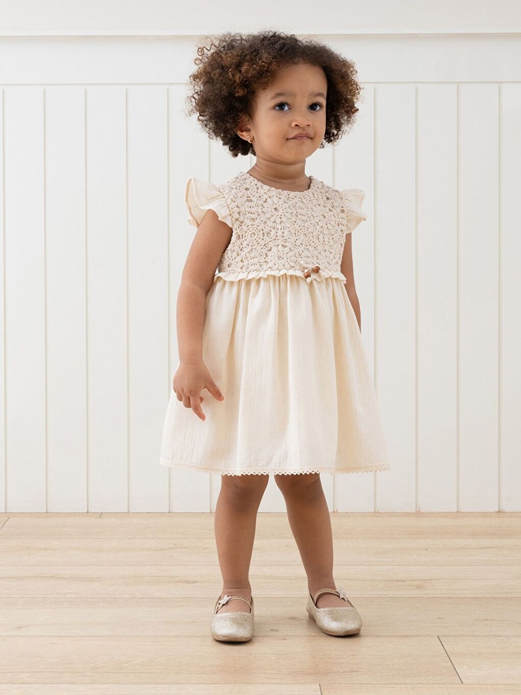 Bej Bisiklet Yaka Dantel Detaylı Kız Bebek Elbise