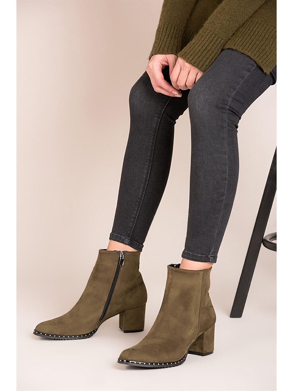 C654013302 Haki Kadın Bot