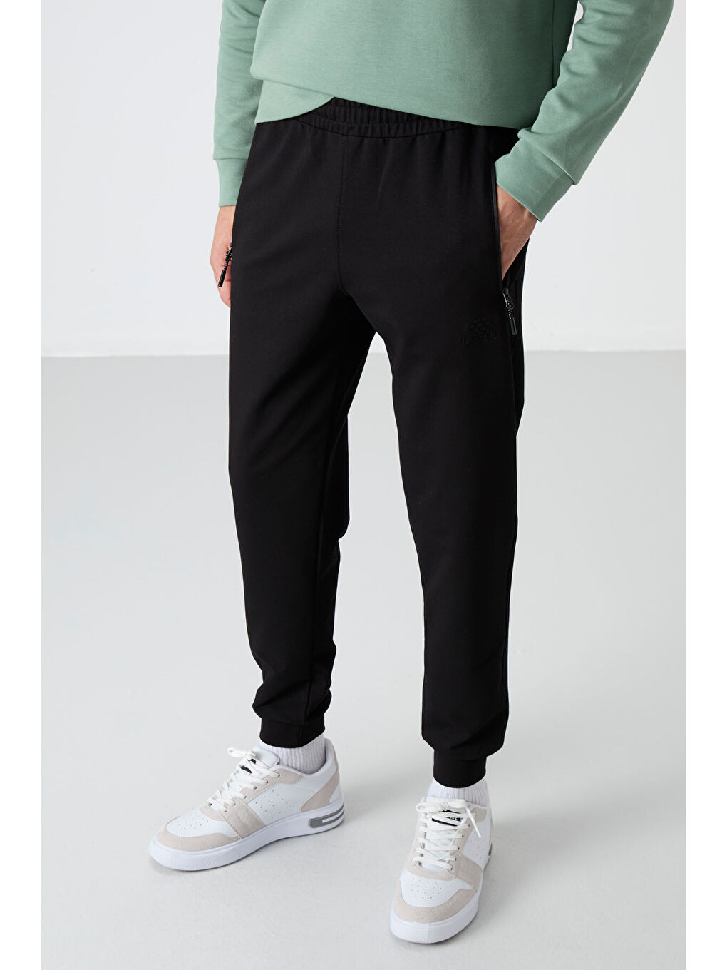 Siyah Air Baskılı Fermuar Cepli Standart Kalıp Erkek Jogger Eşofman Altı- 84587