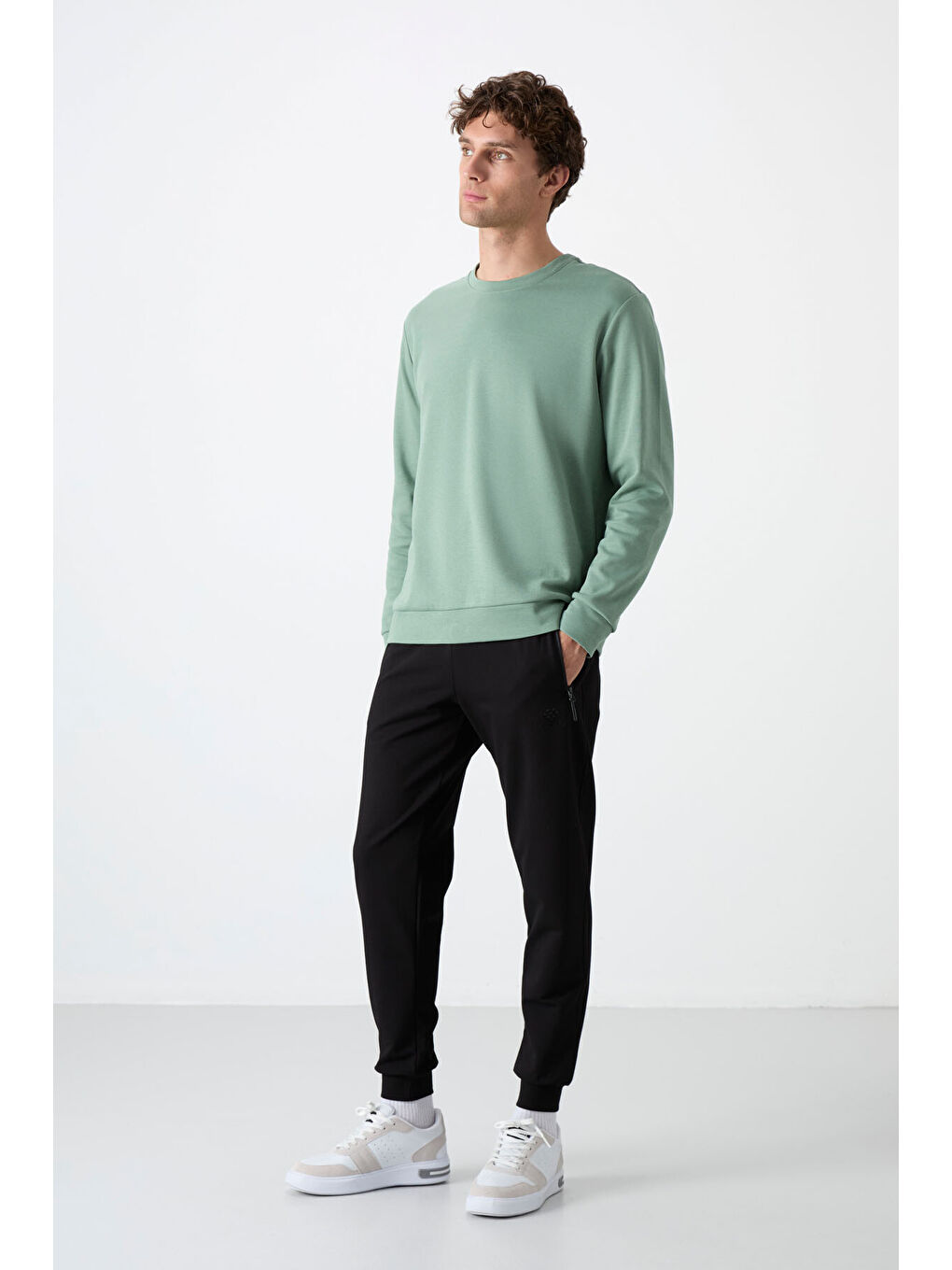 Siyah Air Baskılı Fermuar Cepli Standart Kalıp Erkek Jogger Eşofman Altı- 84587-1