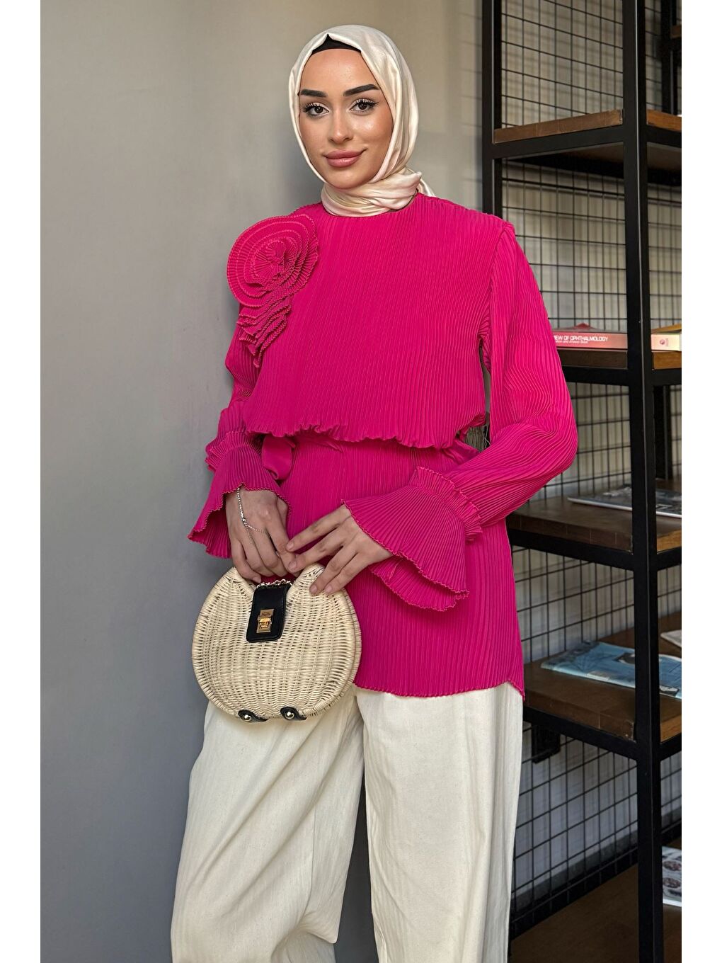 Fuşya Yaka Gül Detaylı Piliseli Kol Lastikli Tesettür Tunik-1