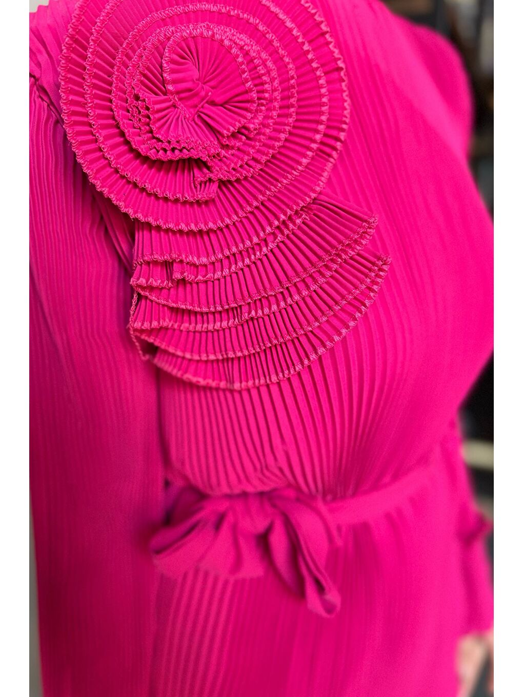 Fuşya Yaka Gül Detaylı Piliseli Kol Lastikli Tesettür Tunik-2