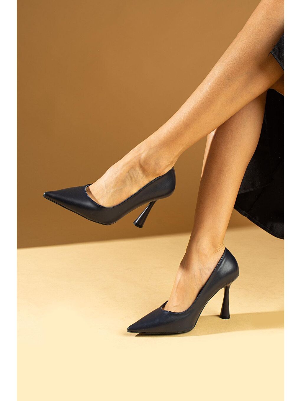 Lacivert Sivri Burun Kadeh Topuklu Kadın Ayakkabı 017-1450-22Cilt