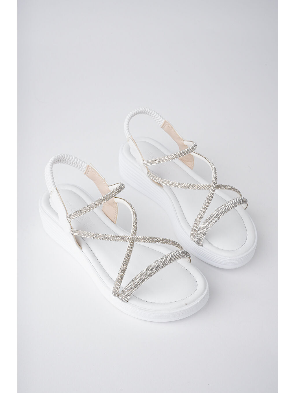 Beyaz CAMİLA Hafif Taban Lastikli Taşlı Günlük Kadın Sandalet-4