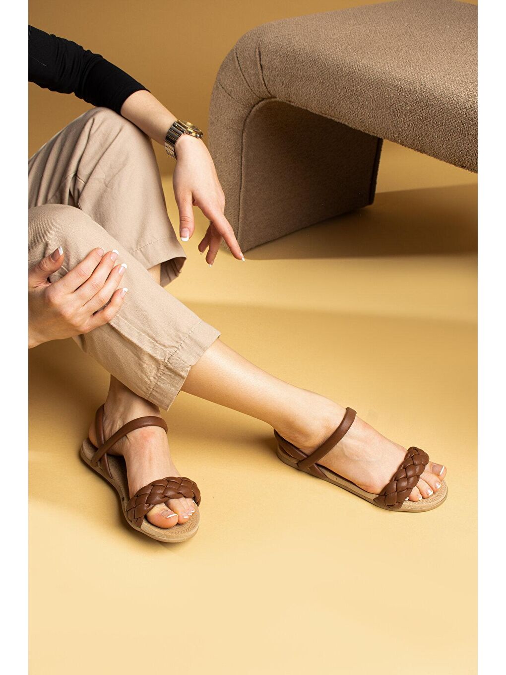 Kahverengi Örgülü Rahat Taban Kadın Sandalet 41-30-22-3