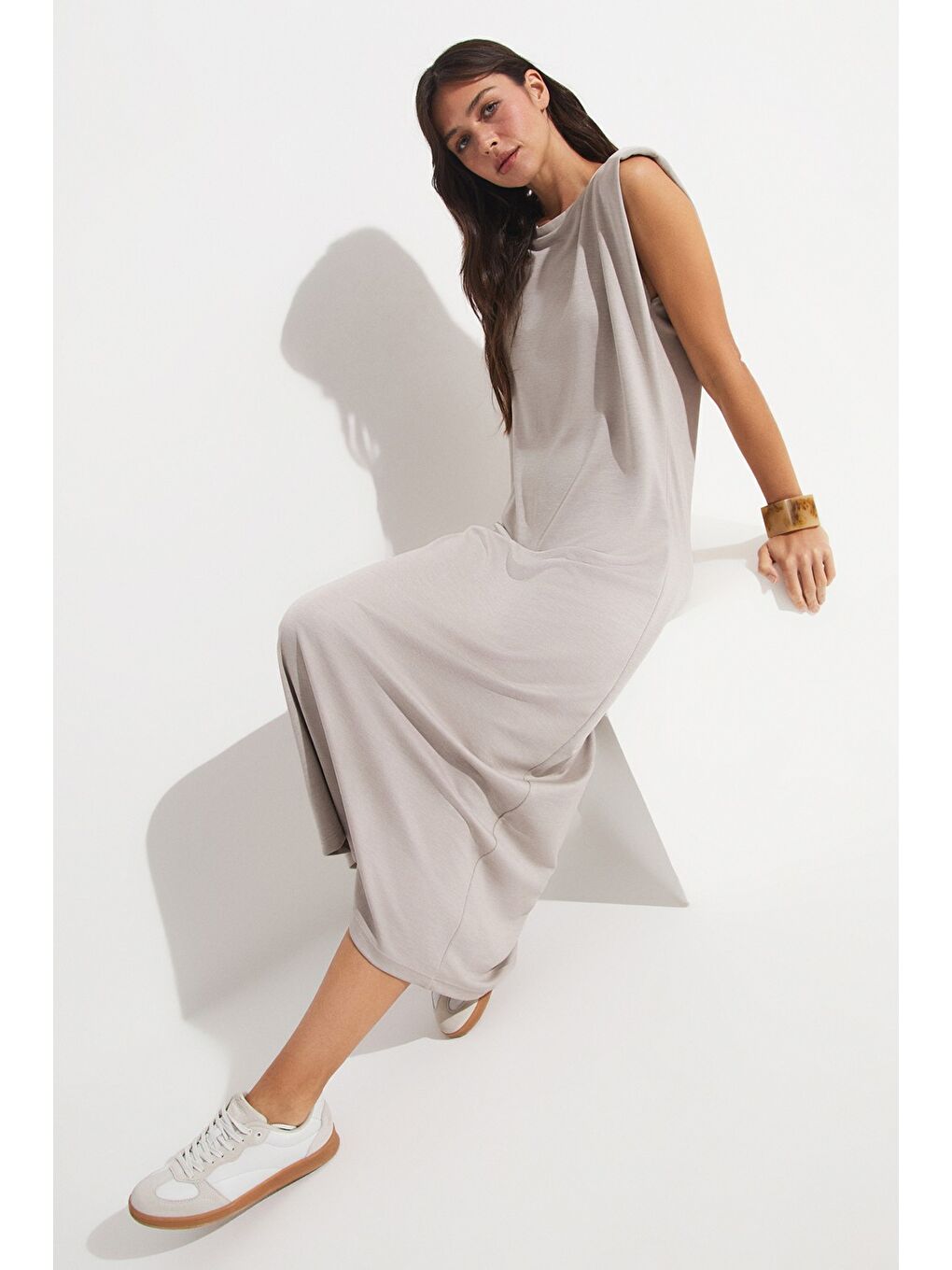 Bej Vatka Detaylı Midi Modal Elbise-4