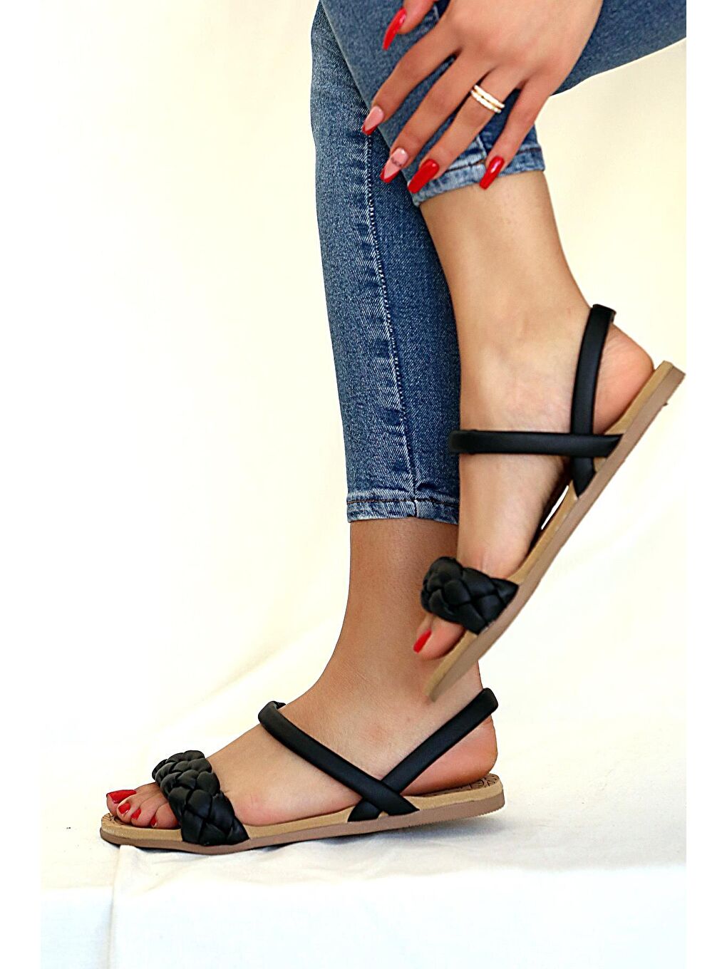 Siyah Örgülü Rahat Taban Kadın Sandalet 41-30-22