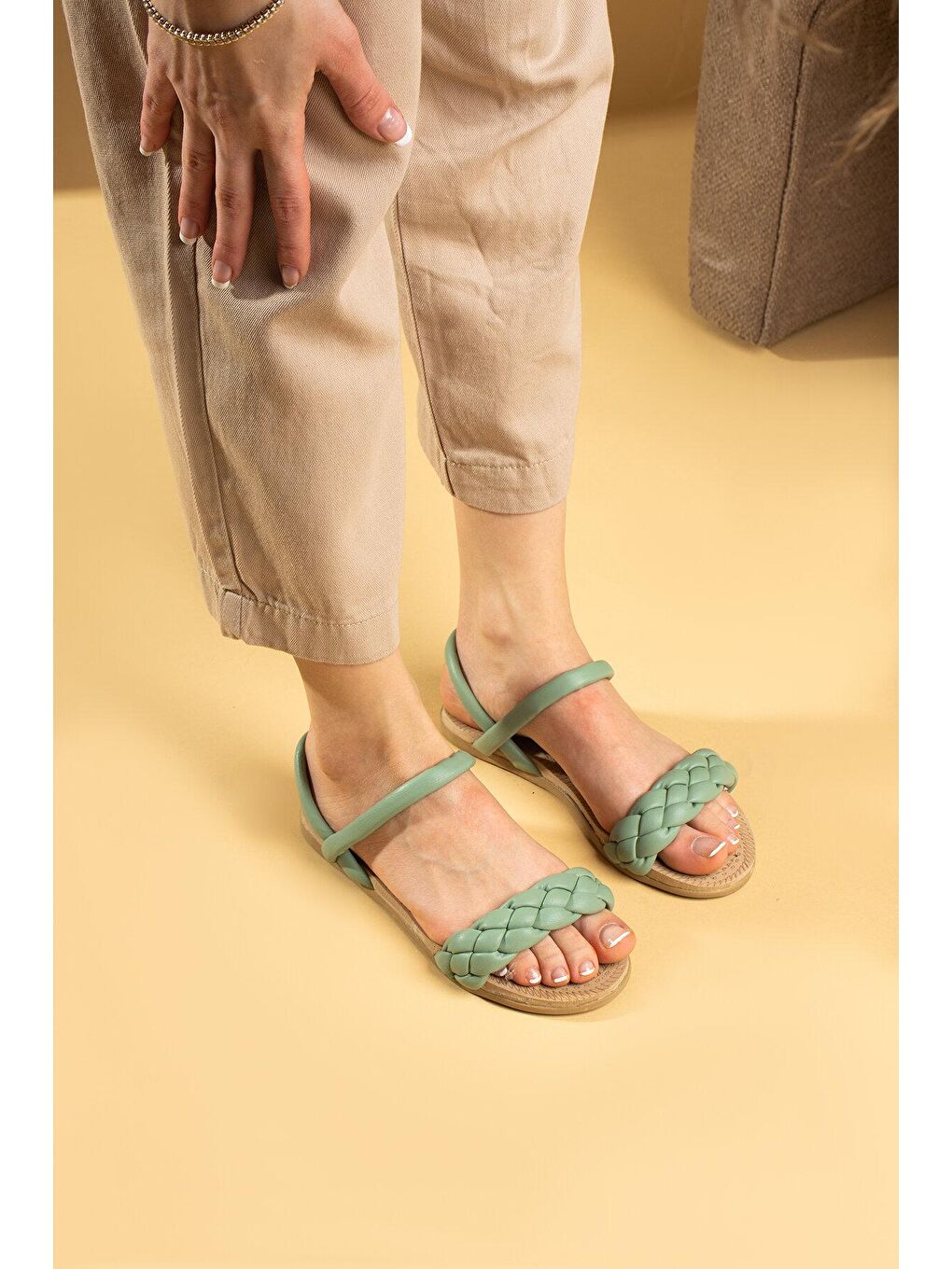 Yeşil Örgülü Rahat Taban Kadın Sandalet 41-30-22-3