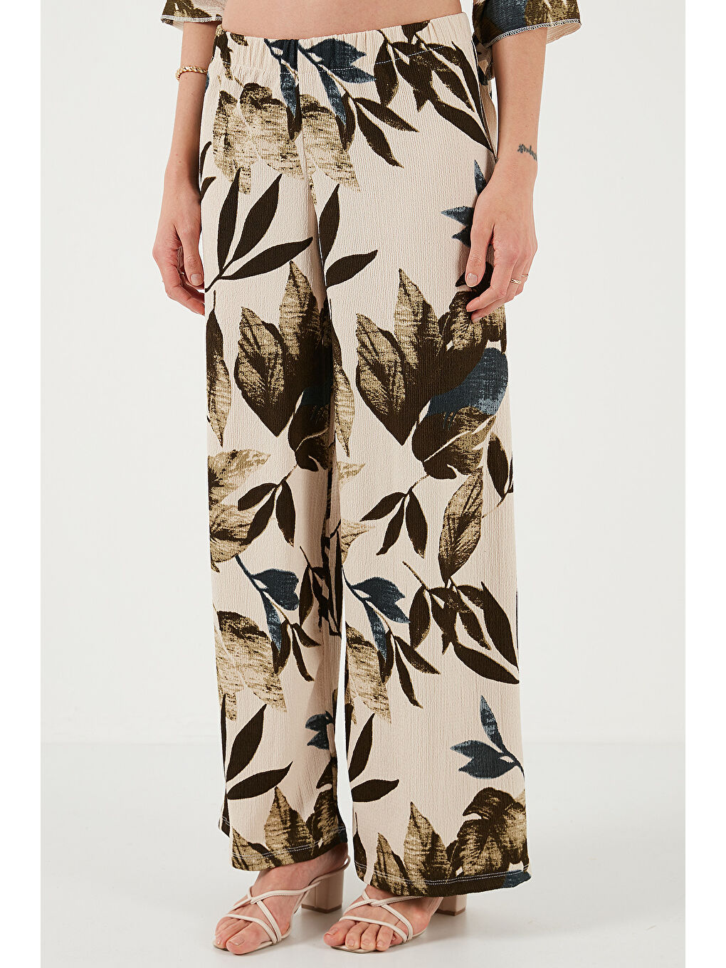 Yeşil Desenli Regular Fit Truvakar Kol V Yaka Alt-Üst Takım 5865357-5