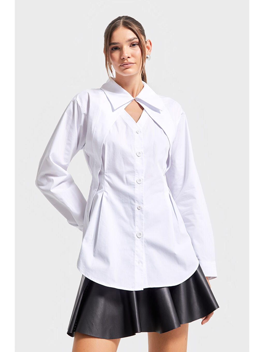 Kadın Beyaz Renk Yaka Detaylı Oversize Özel Tasarım Gömlek-3