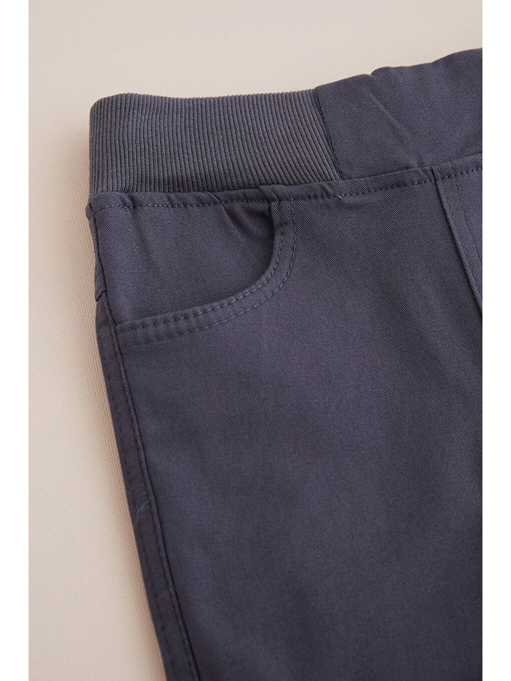 Gri Beli Bağcıklı Gabardin Kumaş Unisex Çocuk Pantolon-1