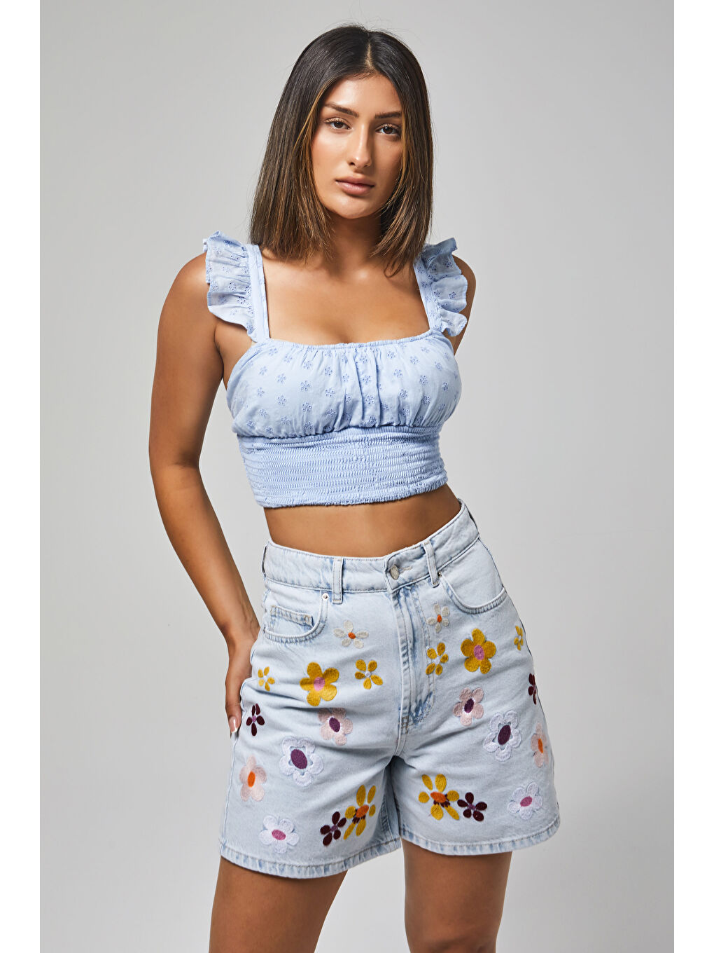 Mavi Kadın Ice Jean Rengi 3s5-3 Renkli Çiçek Nakışlı Midi Boy Rahat Kesim %100 Pamuk Tasarım Denim Şort-2