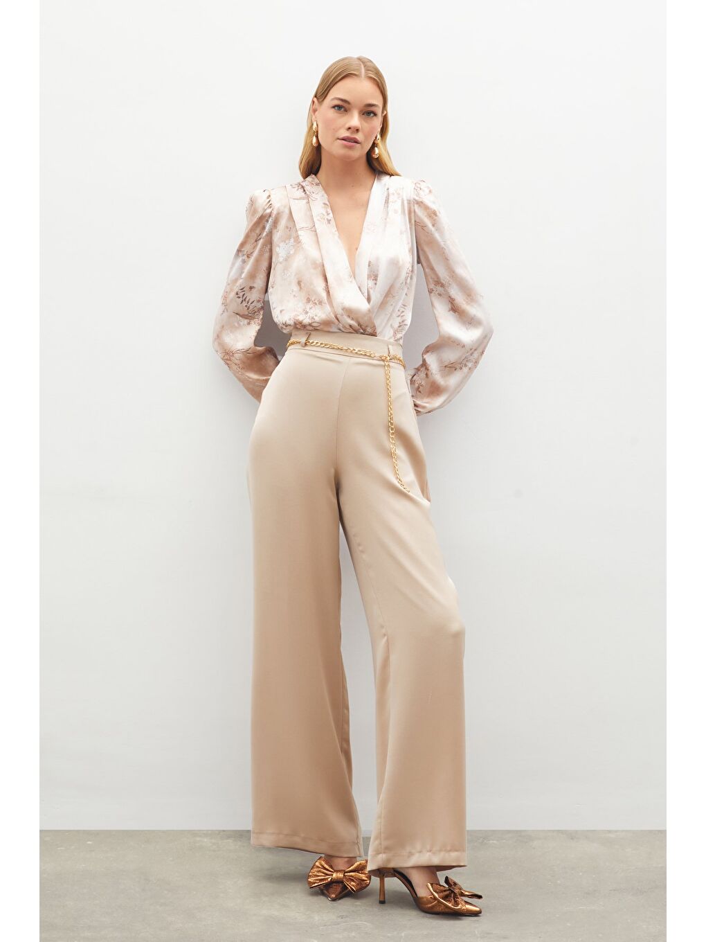 Zincirli Saten Krep Pantolon - Bej-1