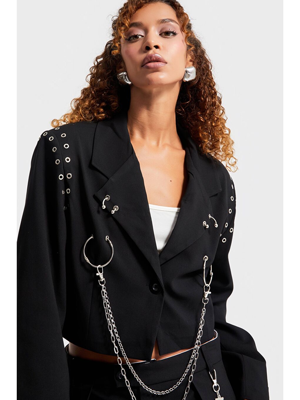 Kadın Siyah Renk Kuş Gözü Detaylı Crop Fit Özel Tasarım Kumaş Ceket-1