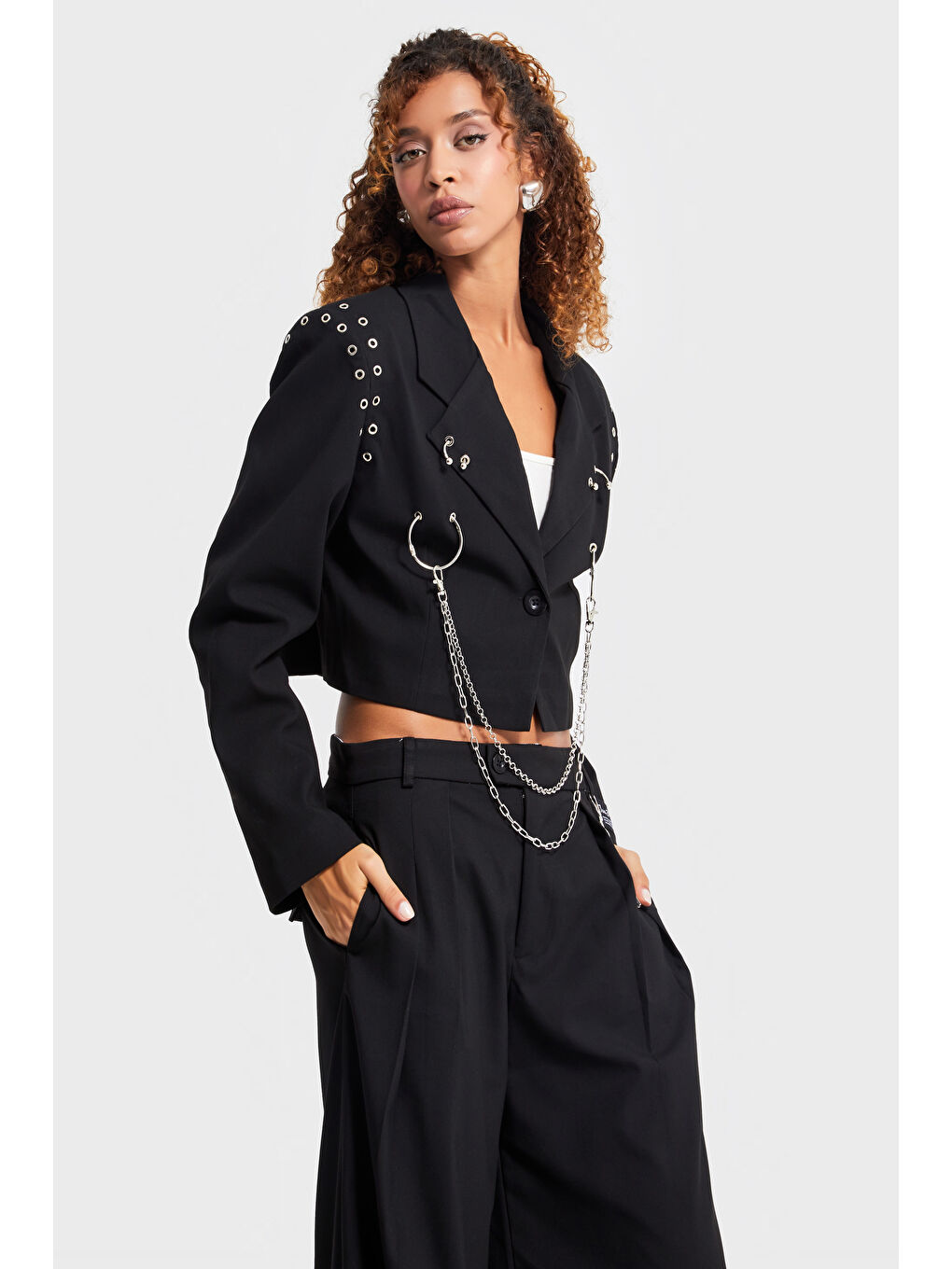 Kadın Siyah Renk Kuş Gözü Detaylı Crop Fit Özel Tasarım Kumaş Ceket-2