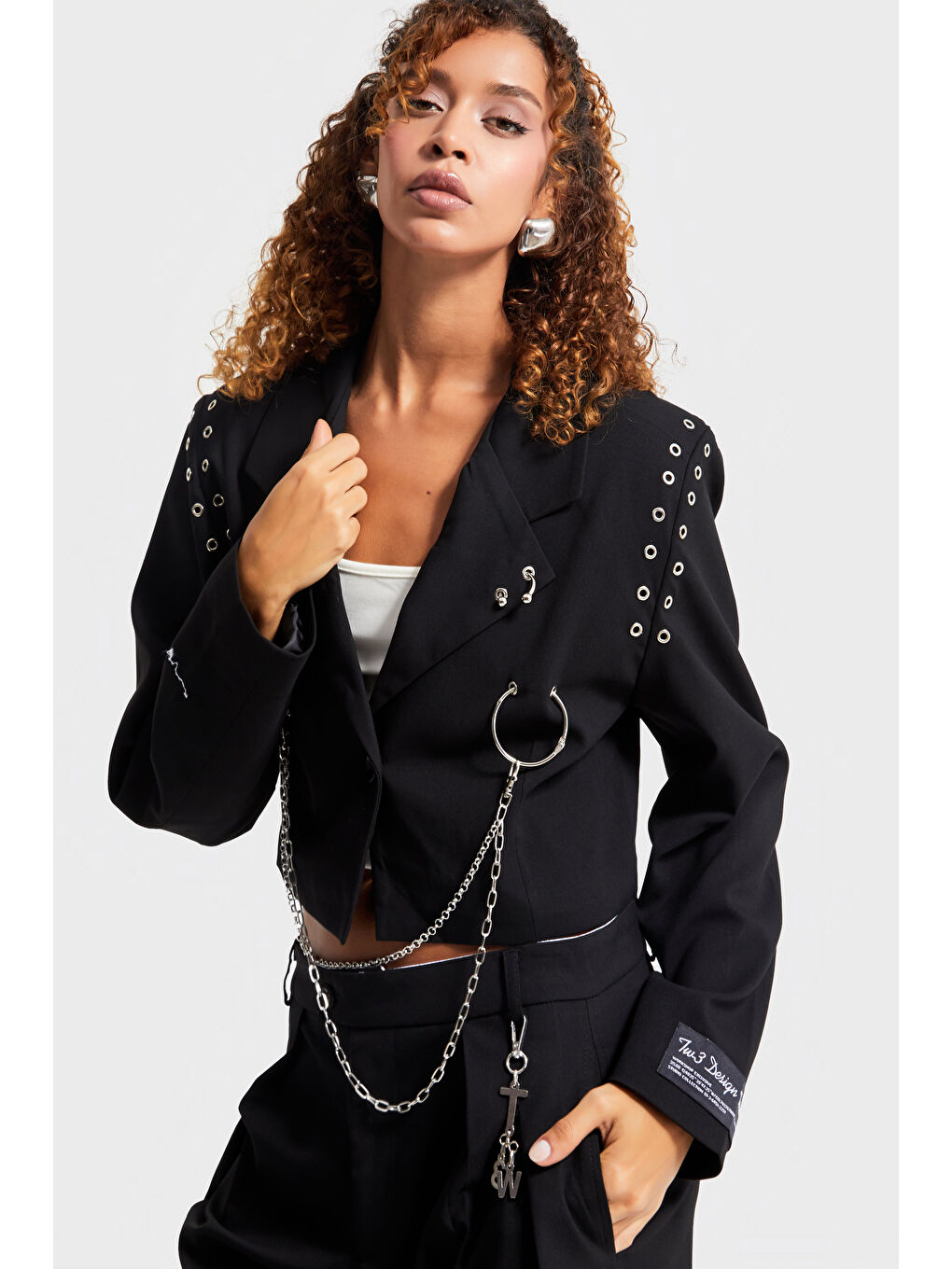 Kadın Siyah Renk Kuş Gözü Detaylı Crop Fit Özel Tasarım Kumaş Ceket-4