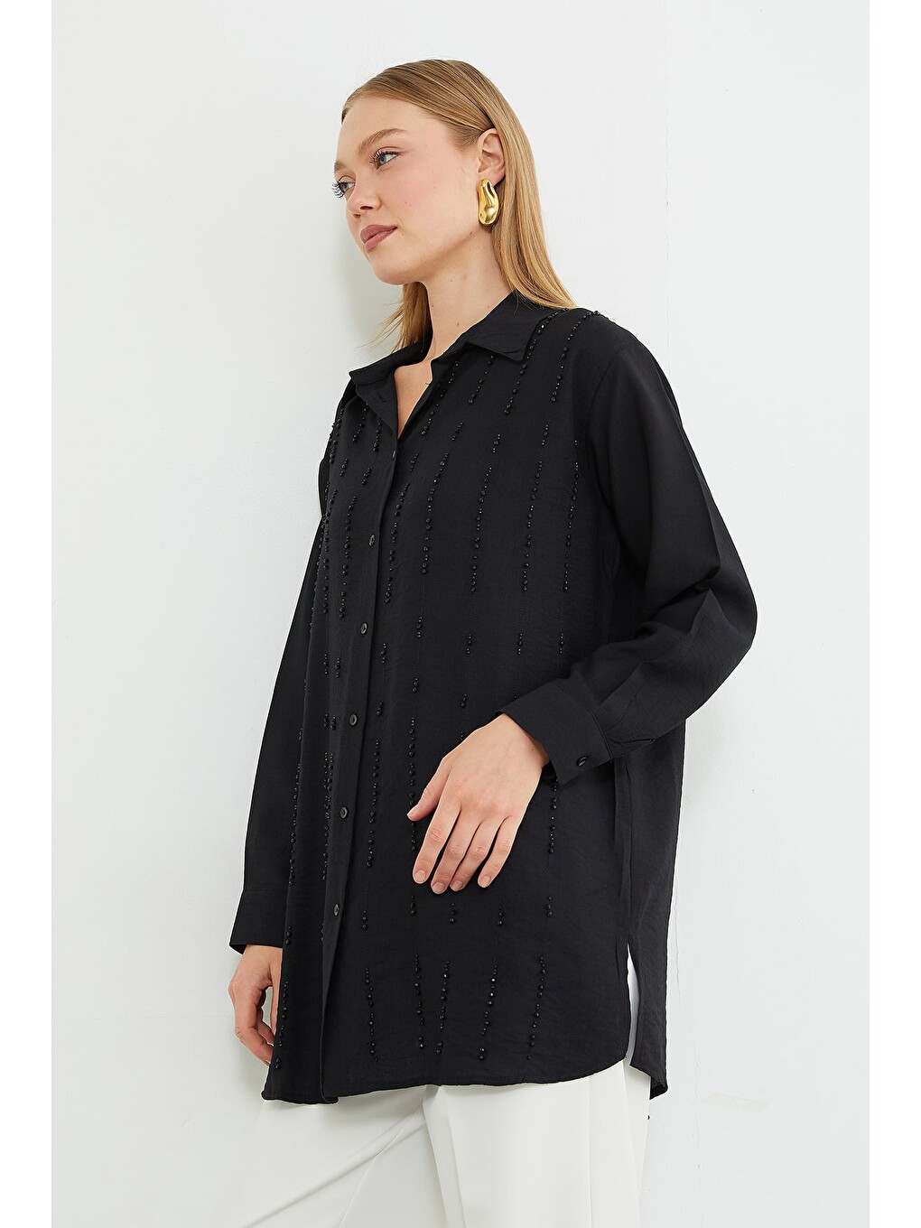 Siyah Fullamodest Boncuk İşlemeli Oversize Gömlek-4
