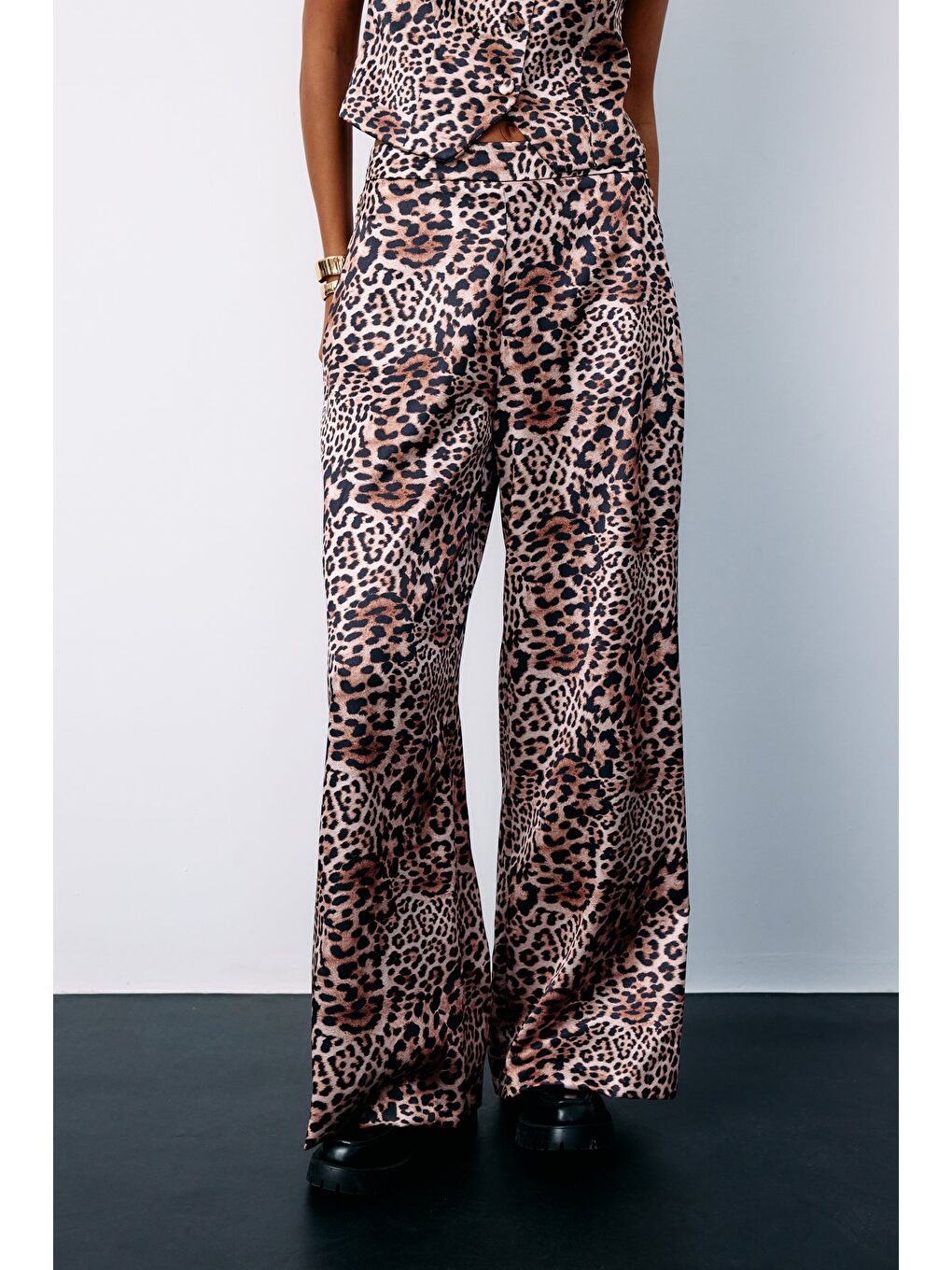Bej Leopar Desenli Saten Pantolon - Vizon-4