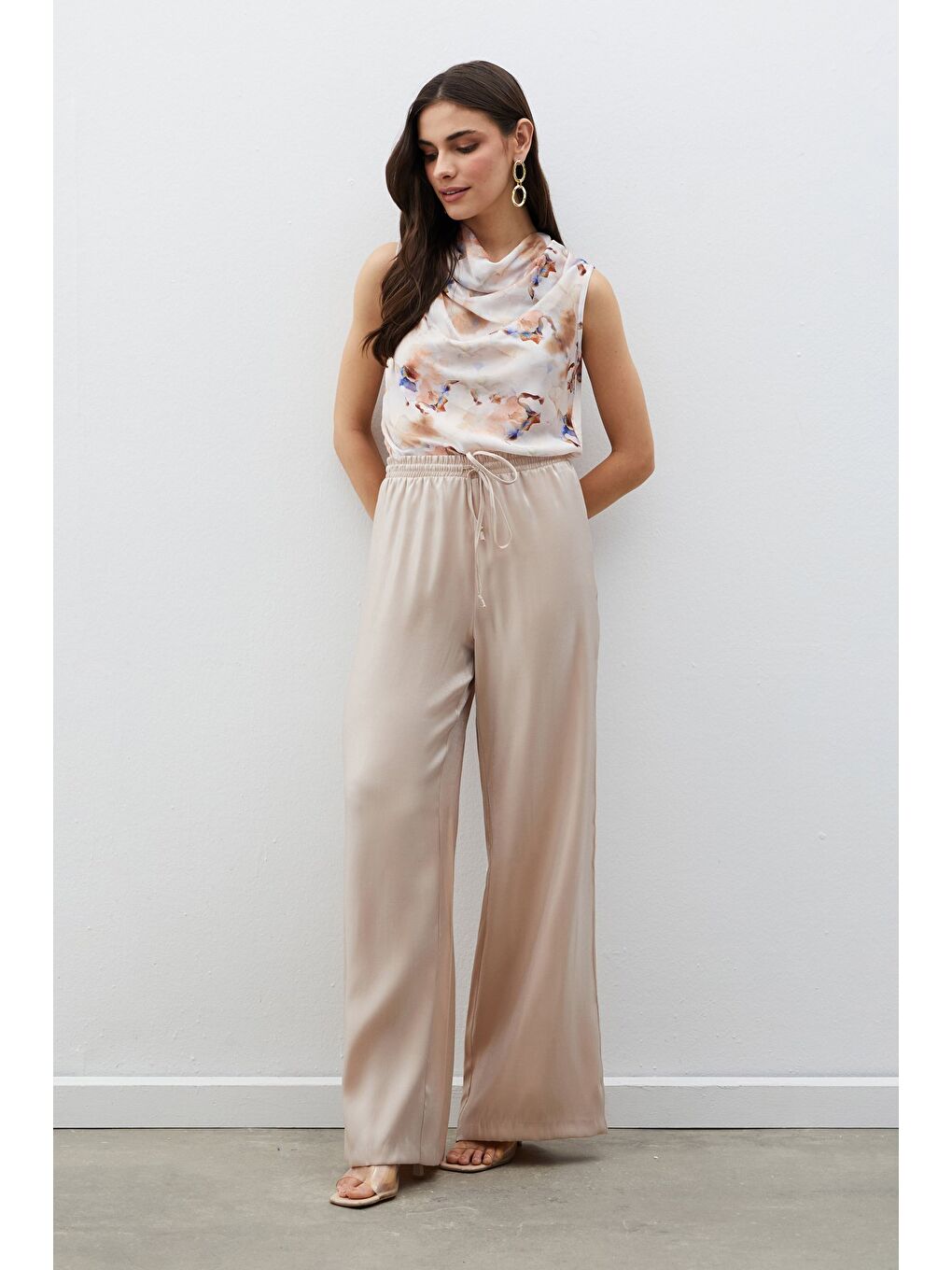 Bej Bel Lastikli Parlak Pantolon - Vizon