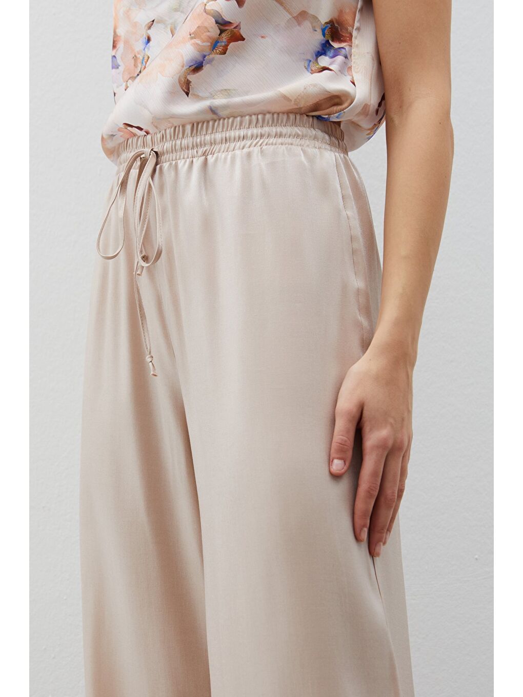 Bej Bel Lastikli Parlak Pantolon - Vizon-3