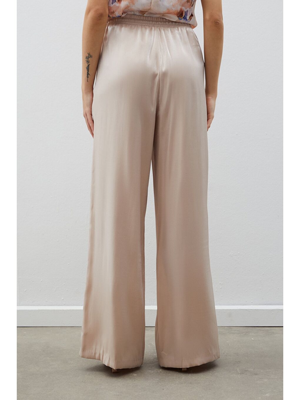 Bej Bel Lastikli Parlak Pantolon - Vizon-5