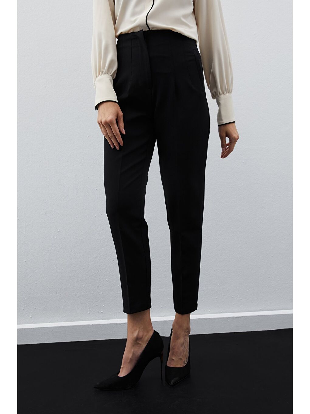 Yüksek Bel Pensli Pantolon - Siyah-3