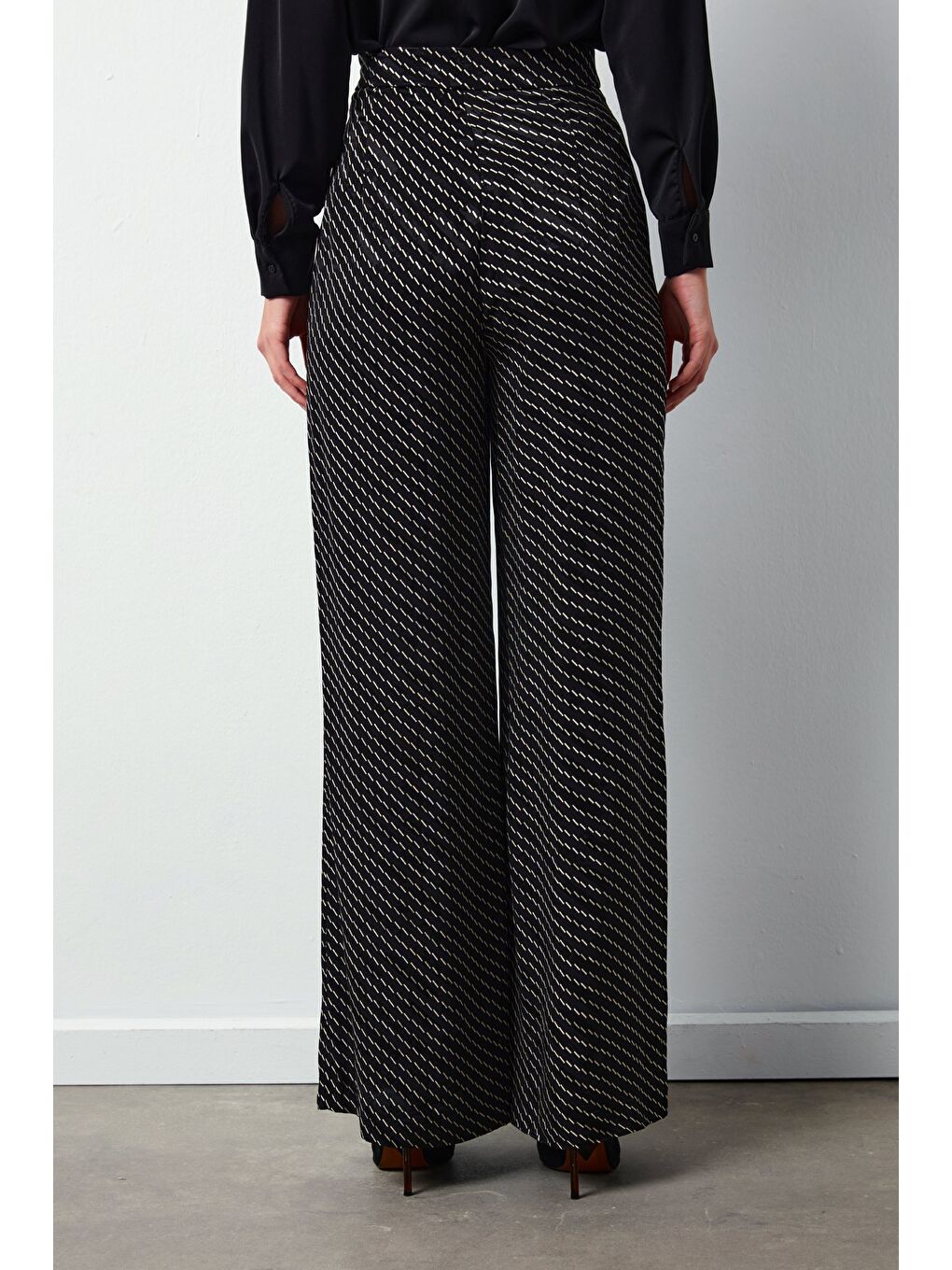 Çizgi Desenli Pantolon - Siyah-5