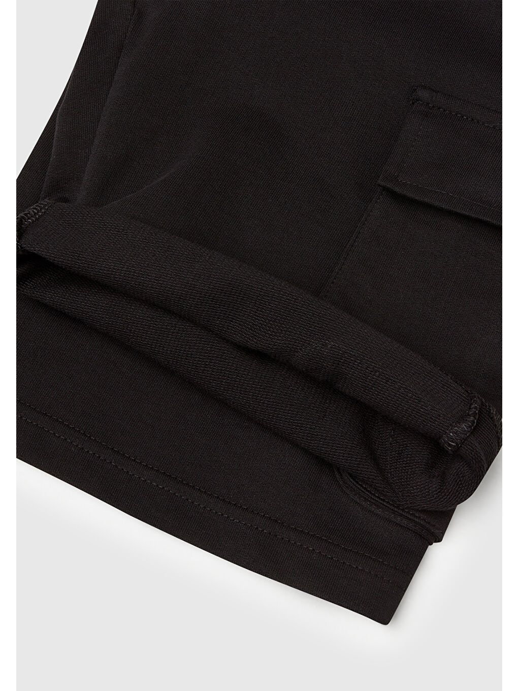 Erkek Çocuk Siyah Beli Lastikli Logo Baskılı Yama Cepli Bermuda Şort-2