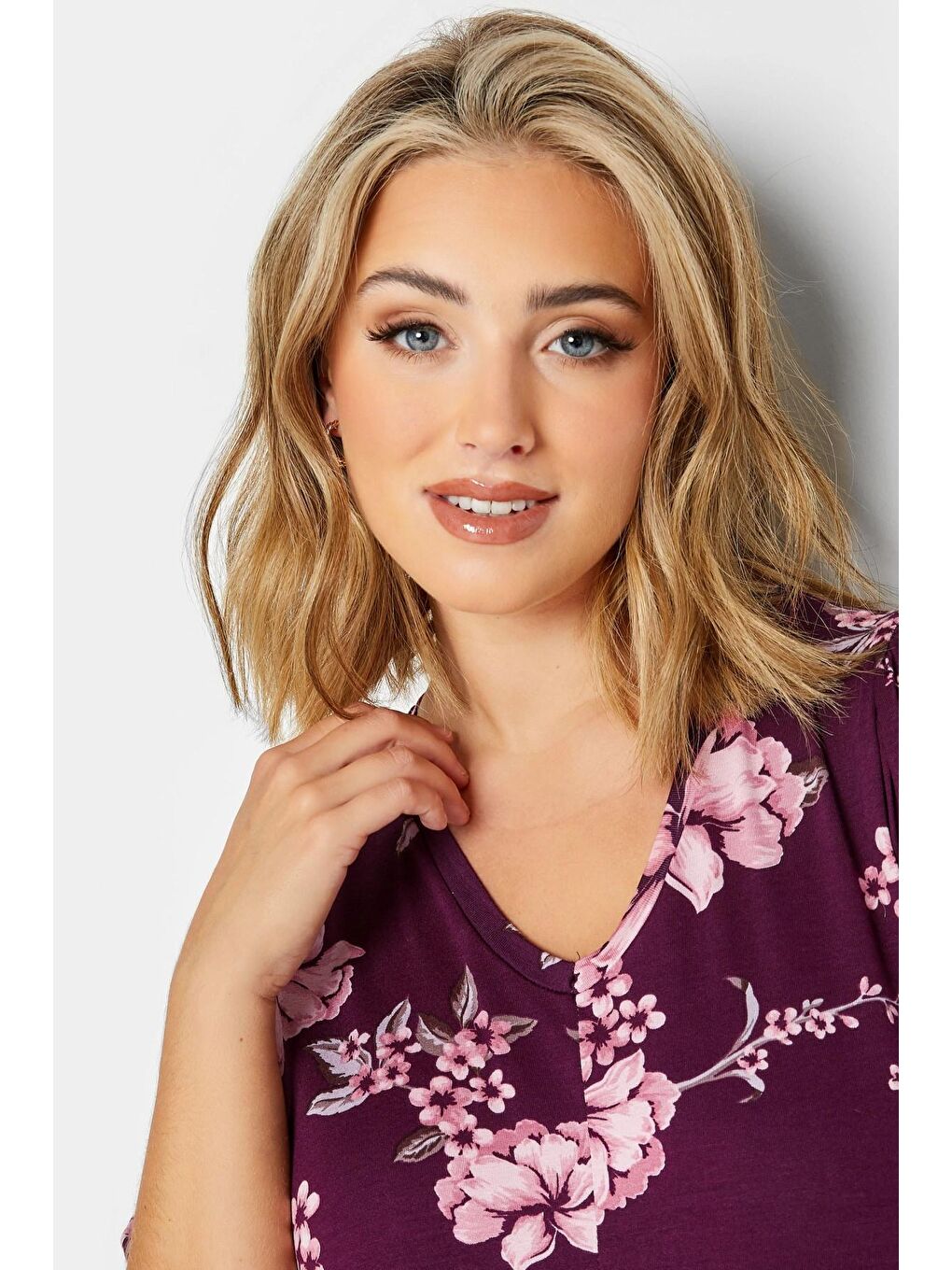 Mor Büyük Beden V Yaka Desenli Asimetrik Kesim Elastanlı Bluz 302482-3